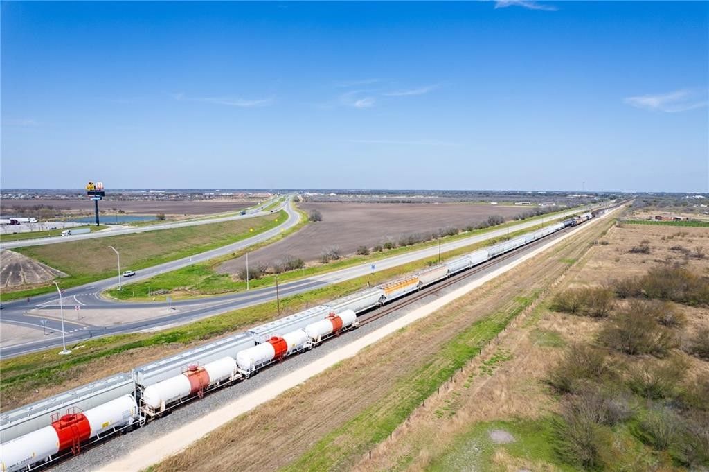 0 US-77/BUS-77, Sinton, TX 78387 — exterior