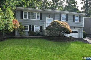 54 Walton Avenue, Oakland, NJ 07436