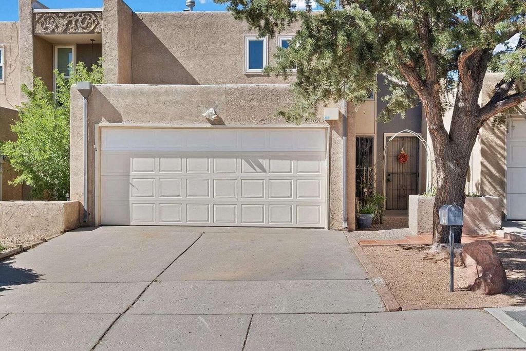 6813 Los Trechos Court NE, Albuquerque, NM 87109