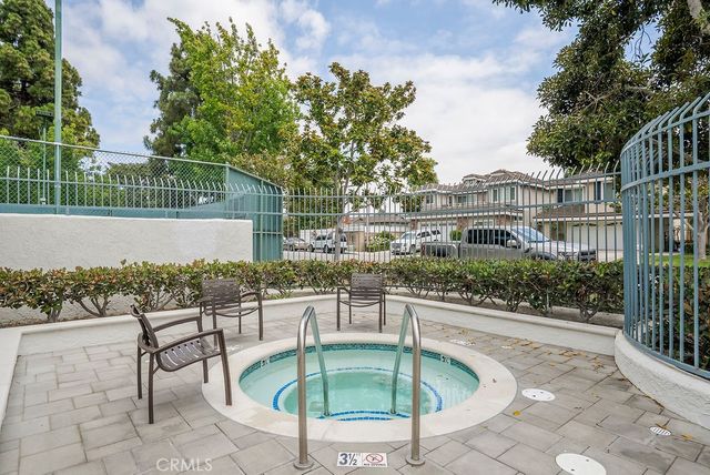 3433 Wimbledon Way, Costa Mesa, CA 92626