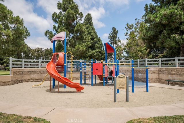 3433 Wimbledon Way, Costa Mesa, CA 92626