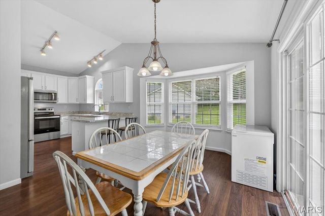 1910 Bonnie Brook Lane, Wentzville, MO 63385