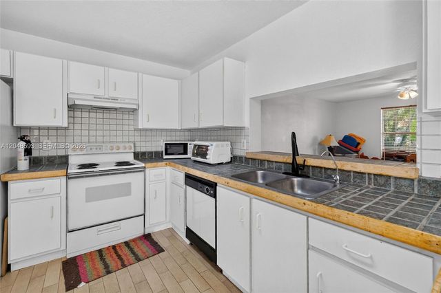 3835 NW 122nd Ter, Sunrise, FL 33323