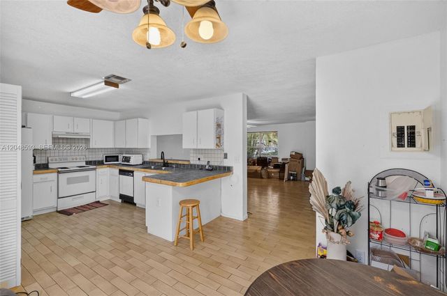 3835 NW 122nd Ter, Sunrise, FL 33323