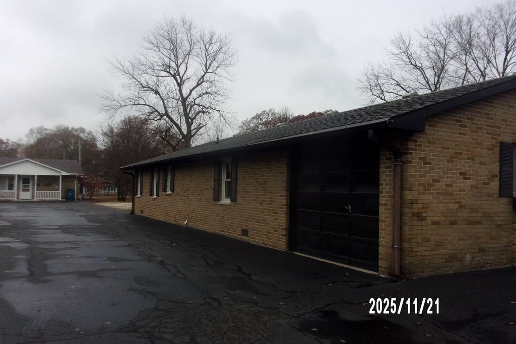 431 S 5th Street, Watseka, IL 60970