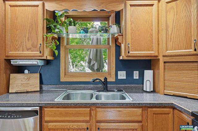1809 SW 16th Street, Lincoln, NE 68522