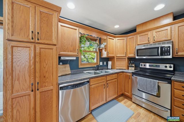 1809 SW 16th Street, Lincoln, NE 68522