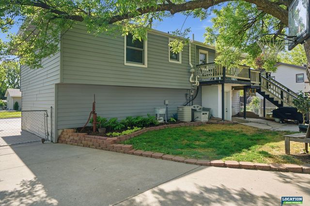 1809 SW 16th Street, Lincoln, NE 68522
