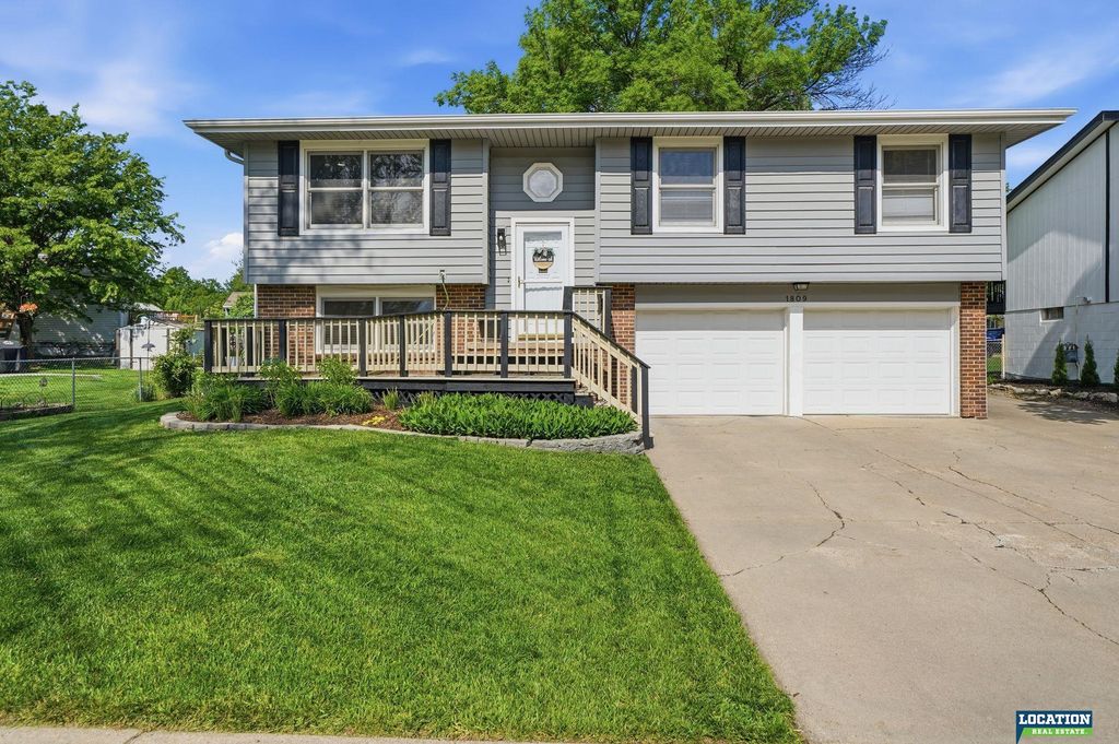 1809 SW 16th Street, Lincoln, NE 68522