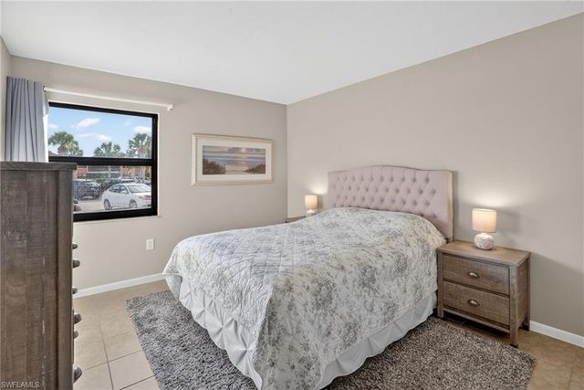 1544 Mainsail DR # 48C, Naples, FL 34114