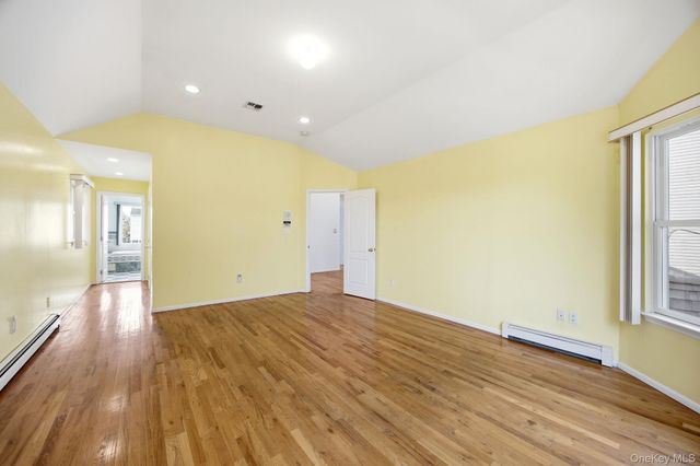 16 6th Avenue, New Hyde Park, NY 11040