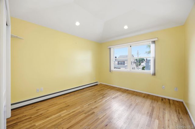 16 6th Avenue, New Hyde Park, NY 11040