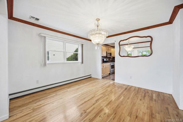 16 6th Avenue, New Hyde Park, NY 11040
