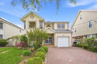 16 6th Avenue, New Hyde Park, NY 11040