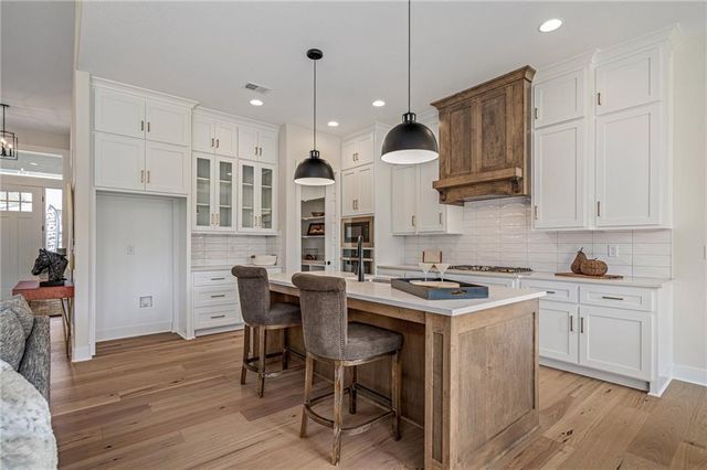 25128 W 141st Terrace, Olathe, KS 66061