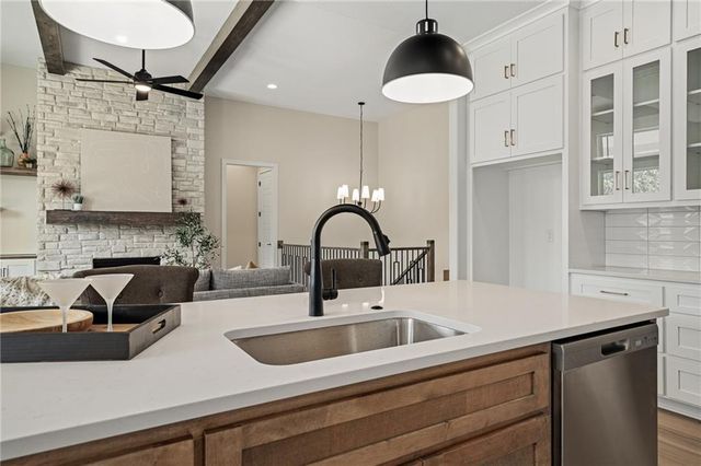 25128 W 141st Terrace, Olathe, KS 66061