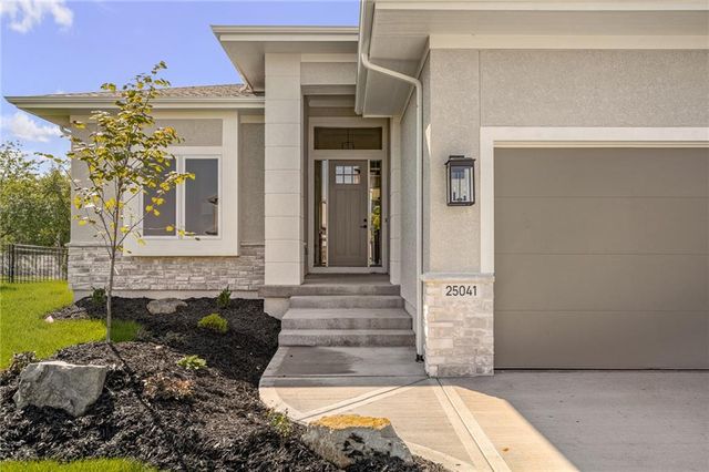 25128 W 141st Terrace, Olathe, KS 66061
