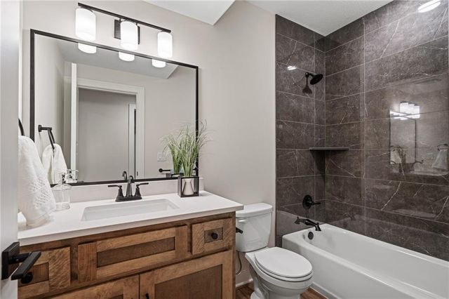 25128 W 141st Terrace, Olathe, KS 66061