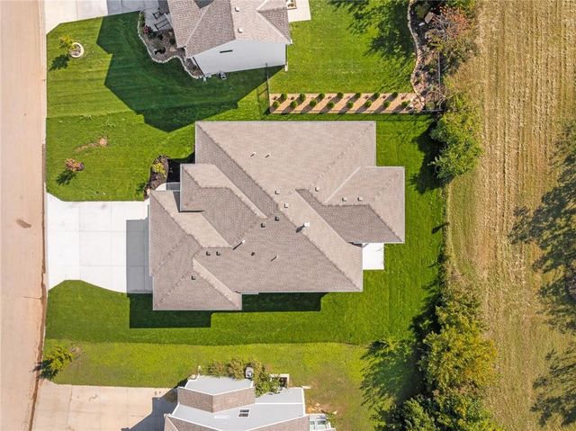 25128 W 141st Terrace, Olathe, KS 66061