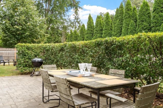 284 Elsinore St, Concord, MA 01742