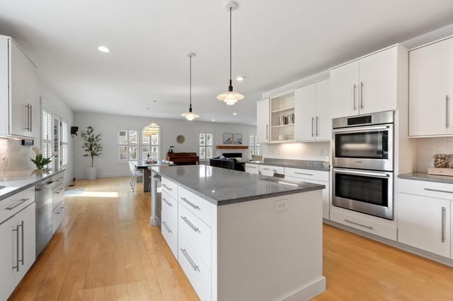 284 Elsinore St, Concord, MA 01742