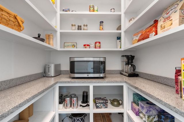 284 Elsinore St, Concord, MA 01742