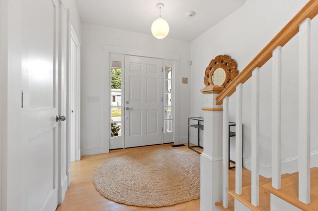 284 Elsinore St, Concord, MA 01742