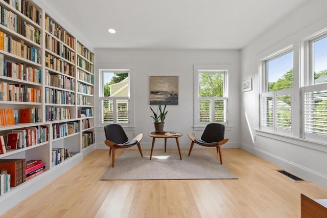284 Elsinore St, Concord, MA 01742