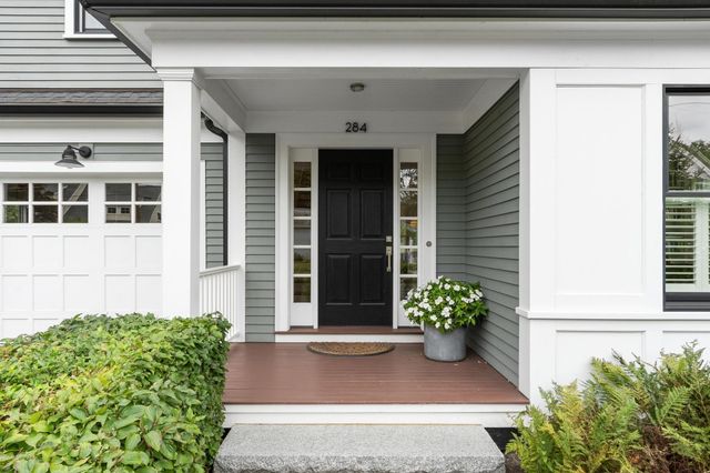 284 Elsinore St, Concord, MA 01742