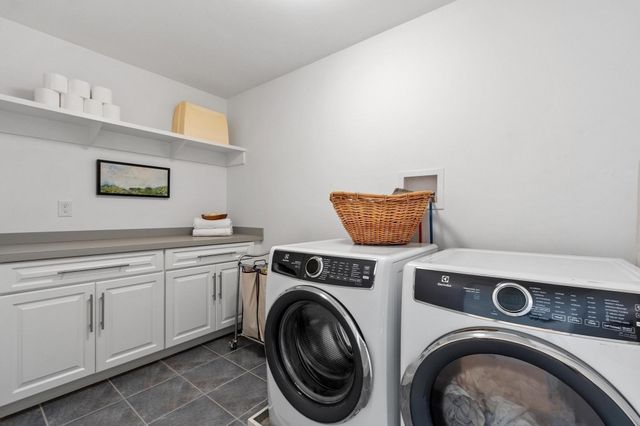284 Elsinore St, Concord, MA 01742