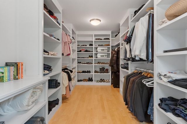 284 Elsinore St, Concord, MA 01742
