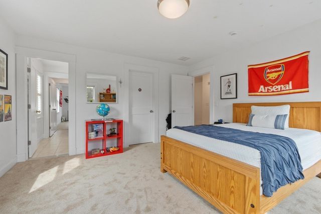 284 Elsinore St, Concord, MA 01742