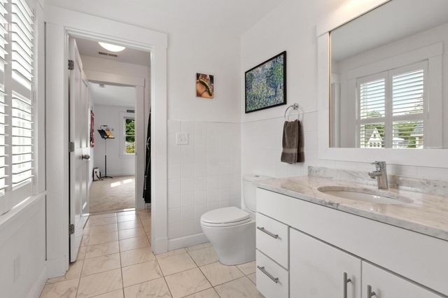 284 Elsinore St, Concord, MA 01742