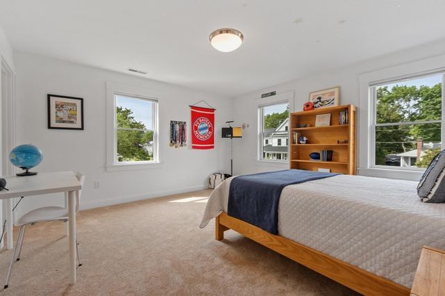 284 Elsinore St, Concord, MA 01742
