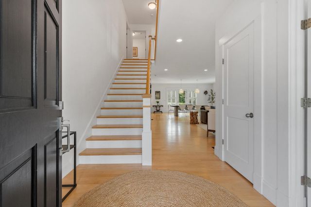 284 Elsinore St, Concord, MA 01742