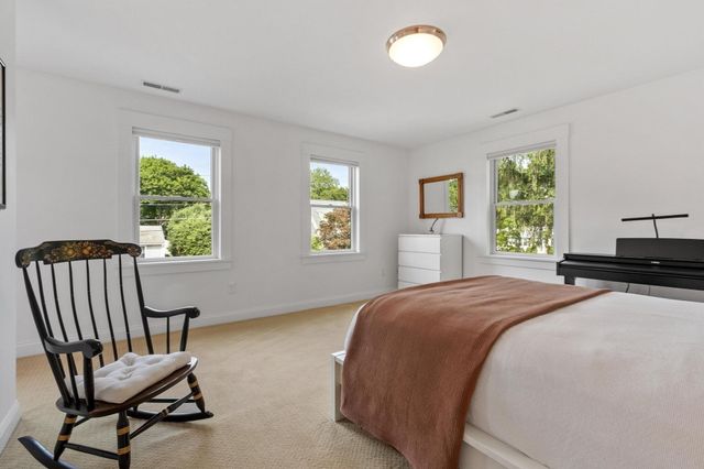 284 Elsinore St, Concord, MA 01742