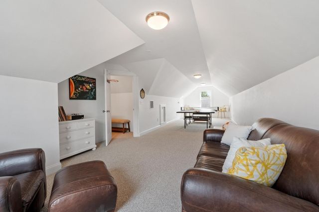 284 Elsinore St, Concord, MA 01742