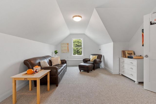 284 Elsinore St, Concord, MA 01742