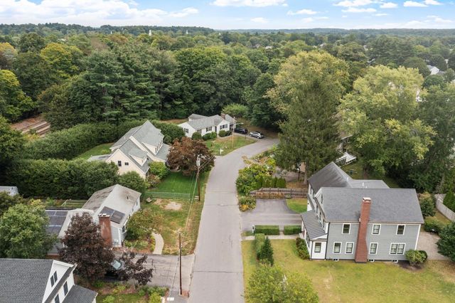 284 Elsinore St, Concord, MA 01742