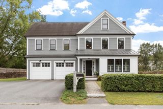 284 Elsinore St, Concord, MA 01742