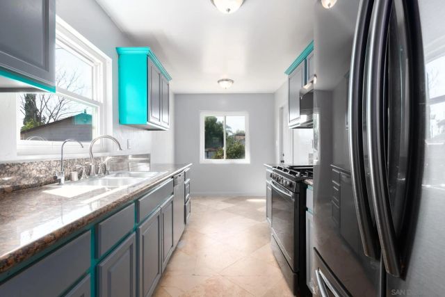 909 N Midway Dr, Escondido, CA 92027