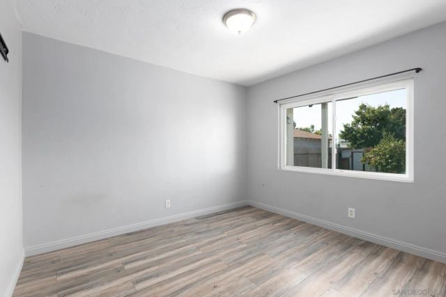 909 N Midway Dr, Escondido, CA 92027