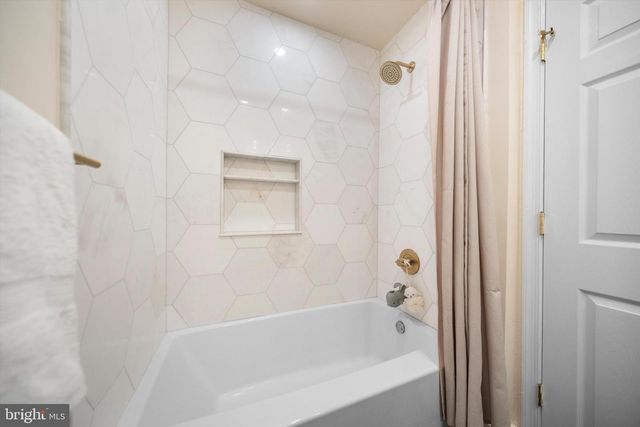 4454 GREENWICH PKWY NW, Washington, DC 20007