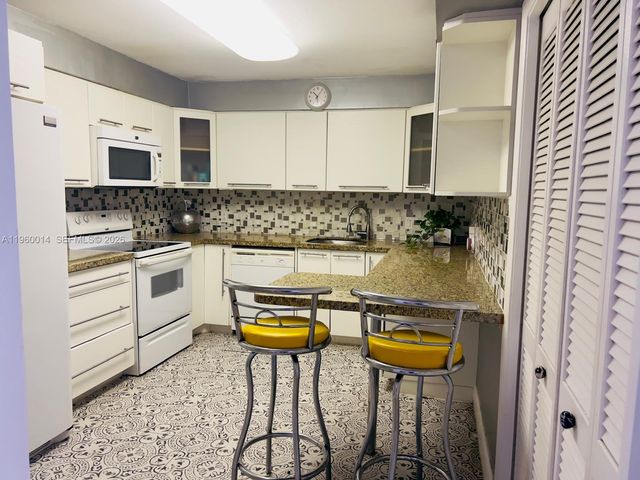 491 Racquet Club Rd 211, Weston, FL 33326