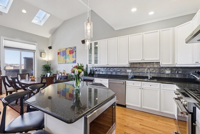 1473 W Irving Park Road 4E, Chicago, IL 60613