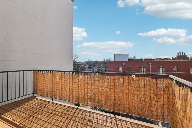 1473 W Irving Park Road 4E, Chicago, IL 60613