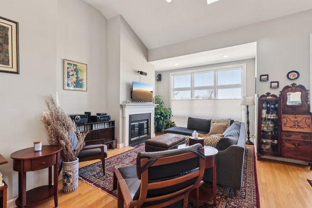 1473 W Irving Park Road 4E, Chicago, IL 60613