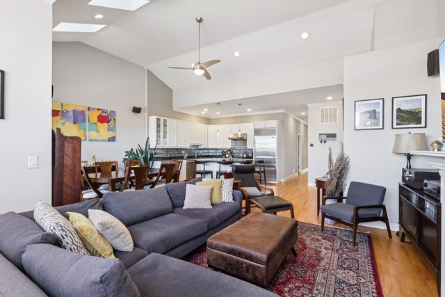 1473 W Irving Park Road 4E, Chicago, IL 60613