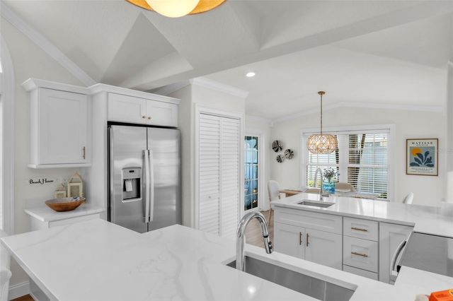 215 67TH STREET 6, Holmes Beach, FL 34217