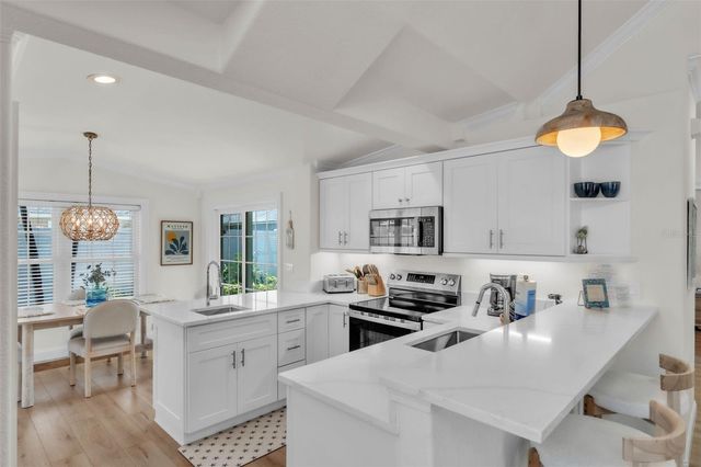 215 67TH STREET 6, Holmes Beach, FL 34217